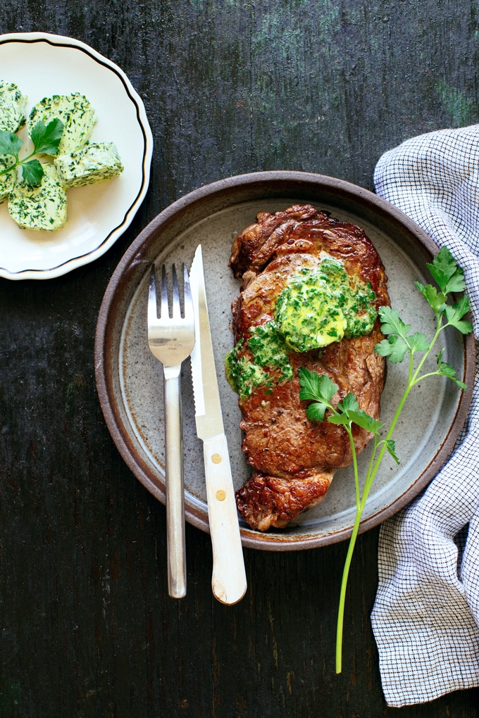 https://www.kitchenkonfidence.com/wp-content/uploads/2016/02/Reverse-Seared-Steak-with-Garlic-Herb-Butter.jpg